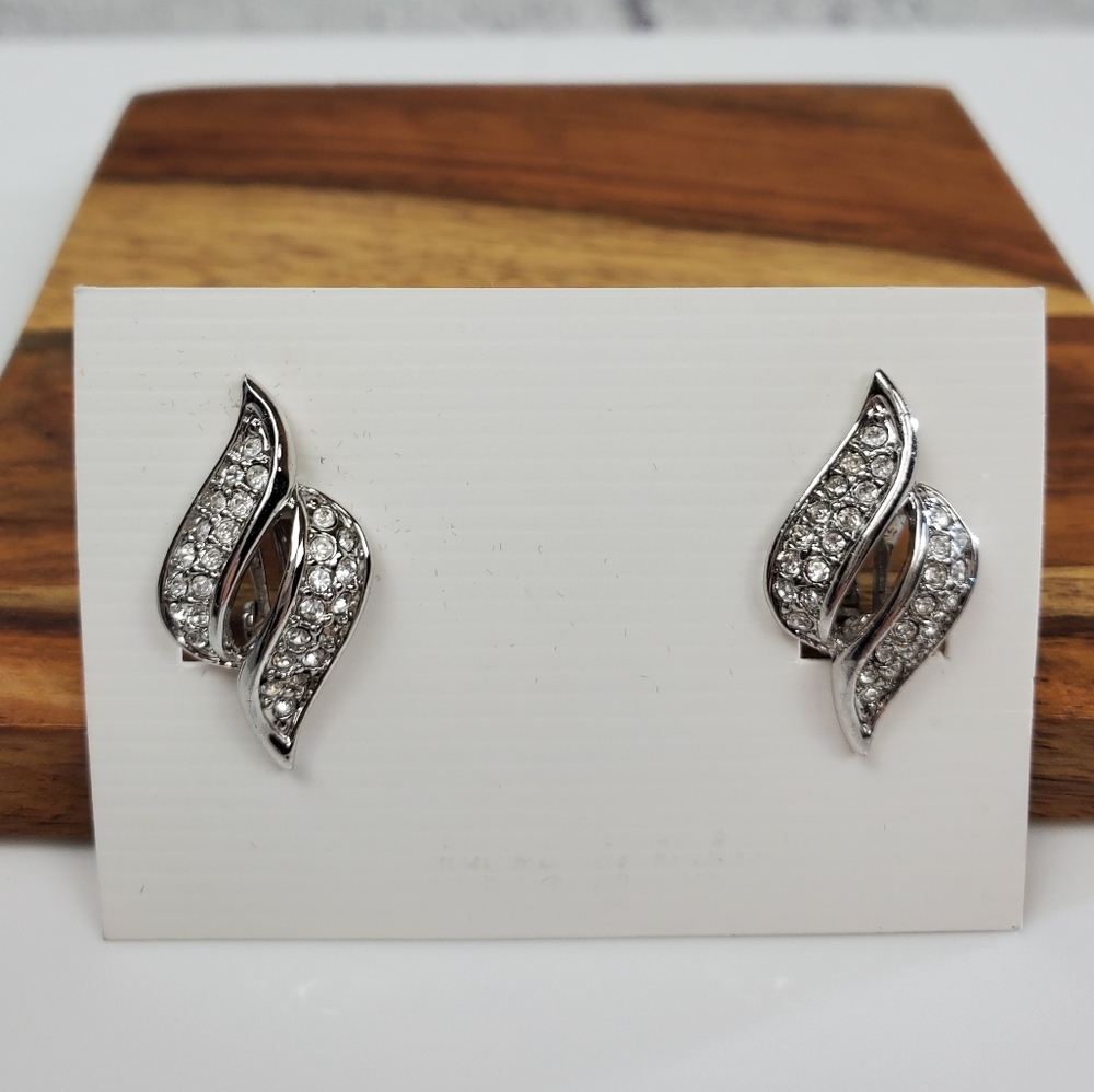NWT Gorgeous clip-on earrings